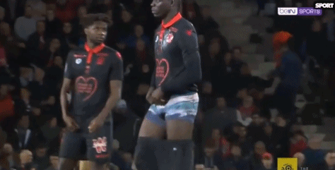 多特防守不稳丢分（多特后防不稳致失分）