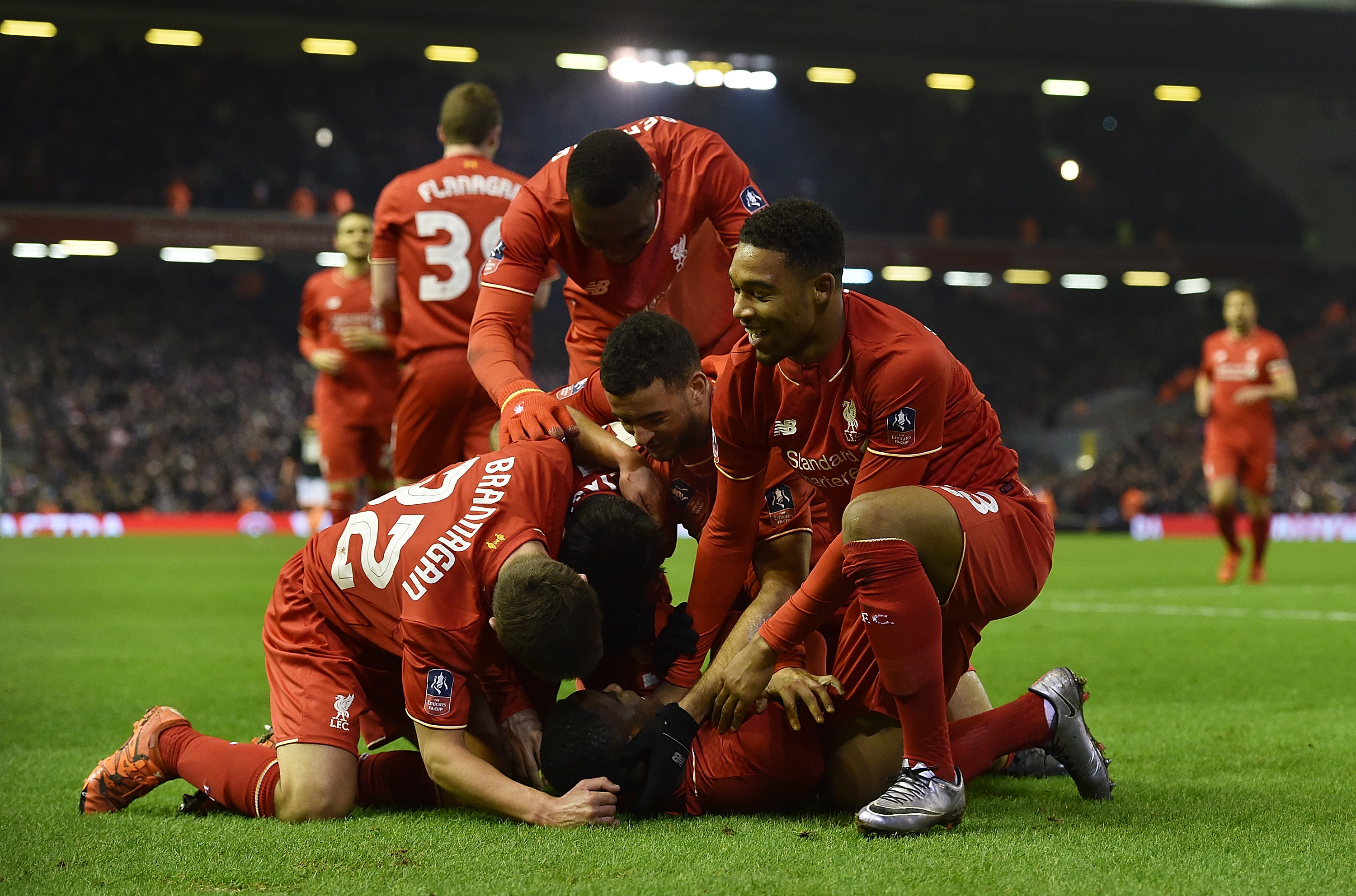 D席：08年欧洲杯没人看好我们，阿拉贡内斯给了每个人信心（D席忆08欧杯：外界不看好，阿拉贡内斯让全队重拾信心）