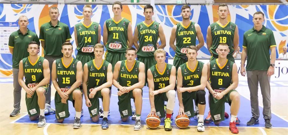 太阳报：帕尔默新女友和前任很像，二人在伦敦冬季乐园同框（英媒《太阳报》：帕尔默现任酷似前任，二人同游伦敦冬季乐园被拍）