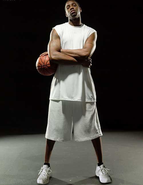 43.3米超远吊射破门，亚当斯创造本赛季英超最远距离进球（亚当斯43.3米挑射破门，刷新本赛季英超最远进球纪录）