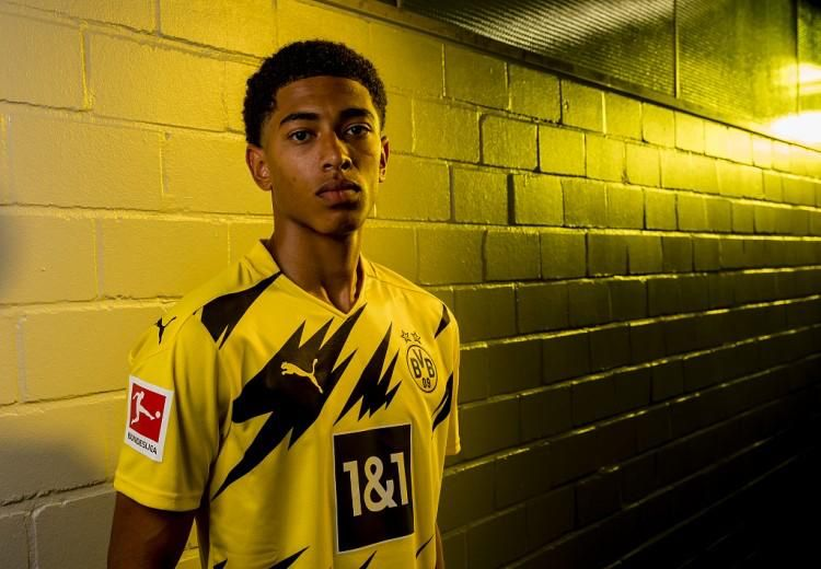 皇马右后卫告急！哈维·阿隆索面临五大选择，巴尔韦德成最佳替身（皇马右后卫告急：哈维·阿隆索权衡五种方案，巴尔韦德被视为最佳替代者）