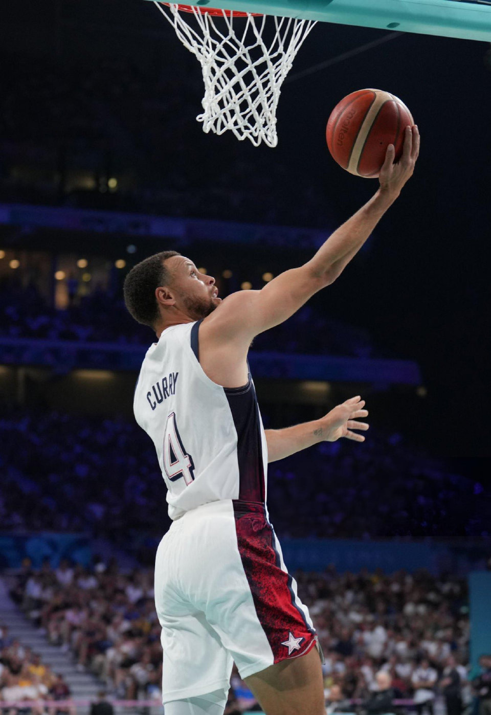 巴萨今夏卖卡萨多免签托马斯引热议（巴萨今夏或售卡萨多并免签托马斯引发争议）