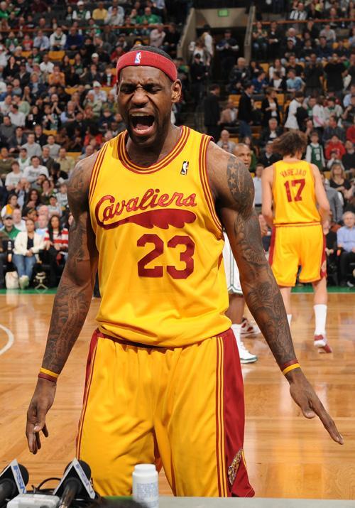 球队战术执行高效，连胜势头不减（战术贯彻到位，连胜态势延续）