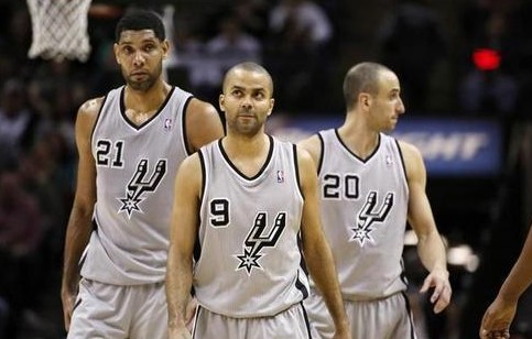 赵鹏：蒋4朱5是国内顶级中卫，但他俩搭配踢亚冠还是太吃力了（赵鹏：蒋4朱5皆属国内顶级中卫，但在亚冠搭档仍显吃力）