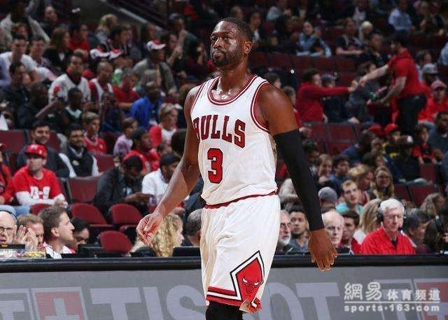 唐斯赛前摸奖杯，夺冠之路充满悬念（唐斯赛前触摸奖杯，冲冠前景扑朔迷离）