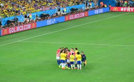 早报：德比之夜属于红色（早报：红色主宰德比之夜）