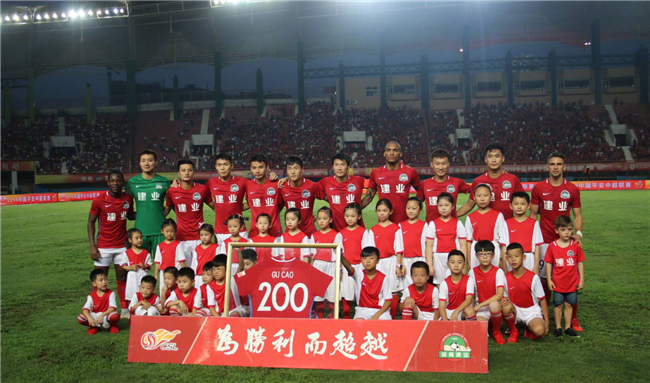 英超主帅下课赔率更新，斯洛特居首法尔克次席（英超主帅下课赔率最新榜：斯洛特领跑，法尔克居次）