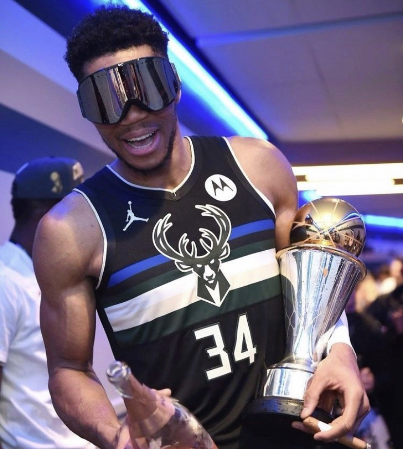 塔雷：拥有魔笛这样的导师是亚沙里的优势，我们对他充满信心（塔雷：有魔笛指点让亚沙里更具优势，我们对他信心十足）