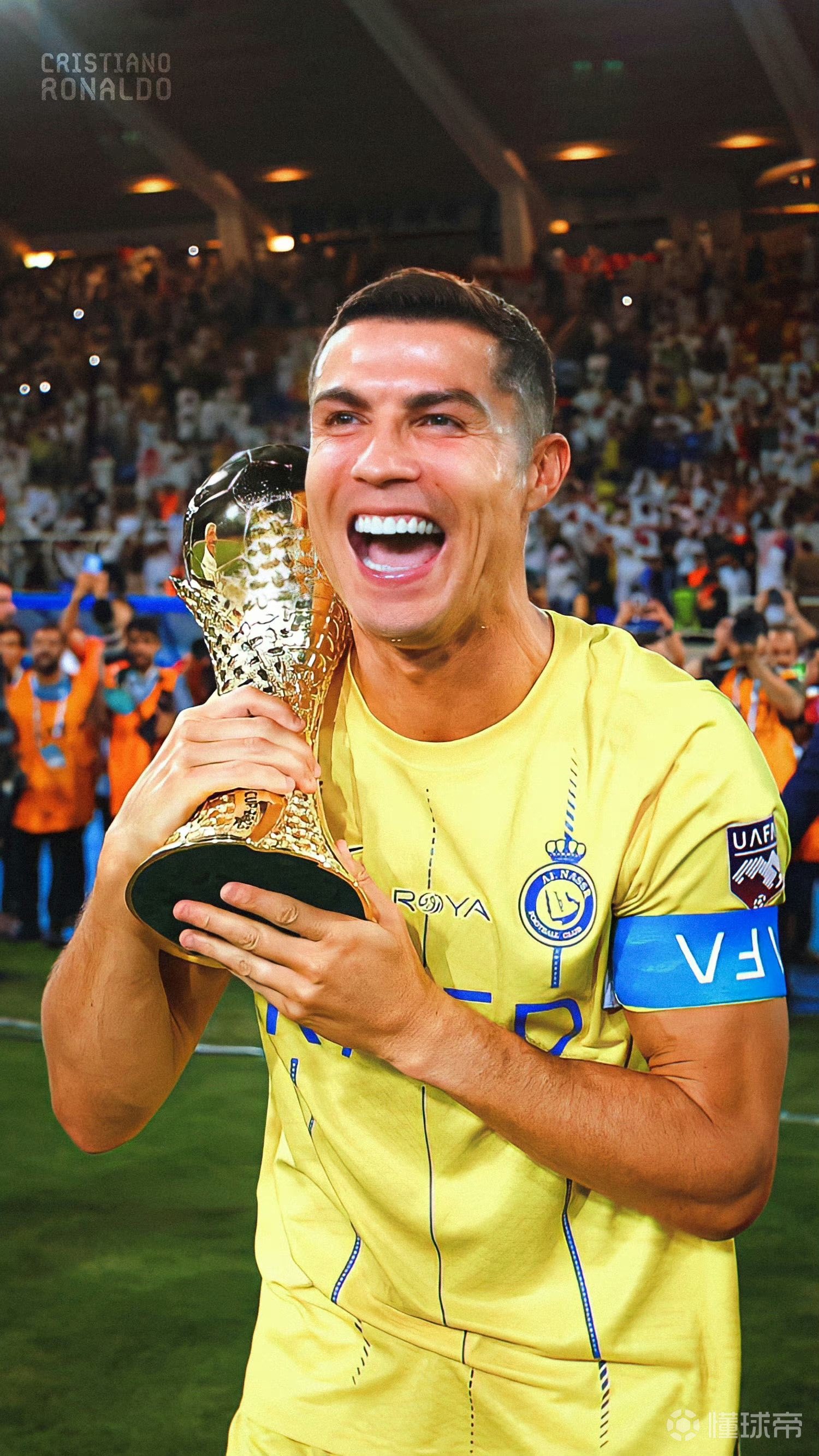 仅相隔3年，菲利佩以球员和主帅身份代表弗拉门戈两夺解放者杯（三年内，菲利佩先球员后主帅，携弗拉门戈两度称雄解放者杯）