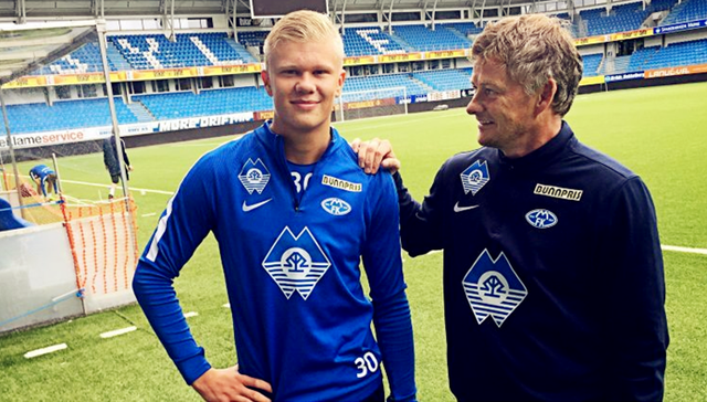 太阳队在内线的进攻策略显得异常凶猛，他们的内线球员在比赛中展现出了极高的进攻效率。（太阳队内线攻势凌厉，内线球员效率惊人）