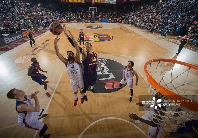 世界足球先生身上的反种族歧视争议（围绕世界足球先生的反种族歧视风波）